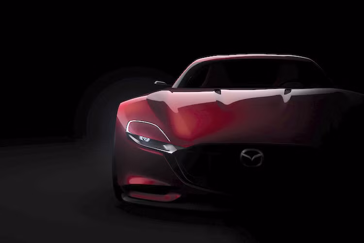 Theo Mazda, RX-VISION được trang bị thế hệ động cơ Wankel mới nhất, với tên gọi SKYACTIV-R. Động cơ này hoàn toàn không có piston, thay vào đó là một rotor hình tam giác lồi xoay xung quanh một buồng hình elip tạo thành 3 chu kỳ nén-nổ-xả luân phiên.