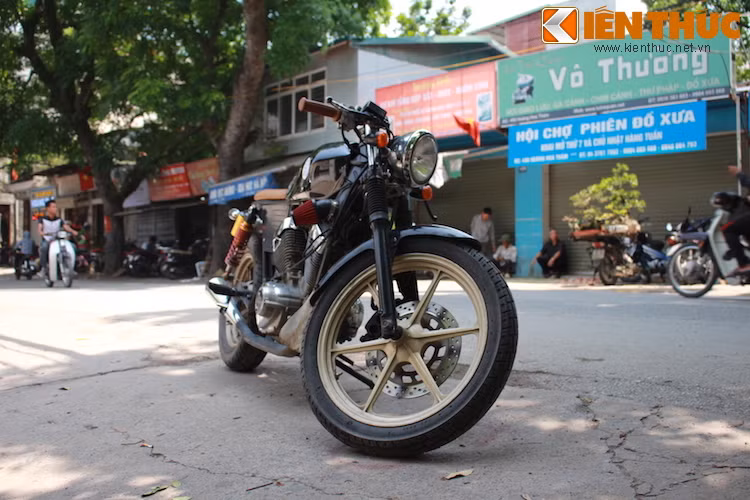 Chủ xe cho biết trong thời gian tới, anh sẽ tiếp tục hoàn thành chiếc Virago cafe racer này.