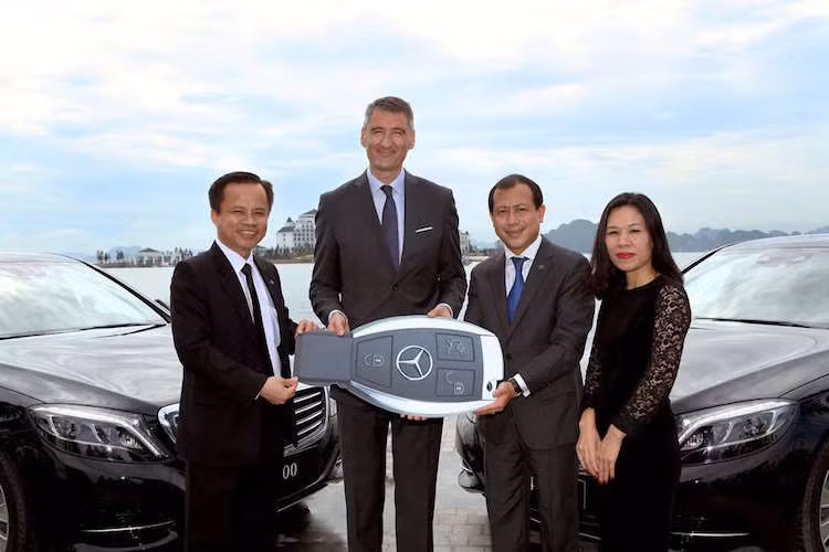 Ông Antonio Alvarez Campillo, Tổng giám đốc Khu nghỉ dưỡng Vinpearl Hạ Long Bay chia sẻ: “Trải nghiệm Di sản thiên nhiên thế giới sẽ thú vị hơn nếu bạn được tiếp đón chu đáo bởi khu nghỉ dưỡng và đội ngũ xe chuyên chở xứng tầm. Đây chính là lý do chúng tôi đầu tư hai chiếc S-Class cho Vinpearl Hạ Long Bay Resort”,