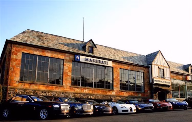 Có thiết kế cổ điển, Miller Motorcars tại Mỹ là đại lý chính hãng Maserati, đồng thời cũng phân phối cả siêu xe từ các thương hiệu khác như Ferrari, Bentley, Bugatti, Pagani…