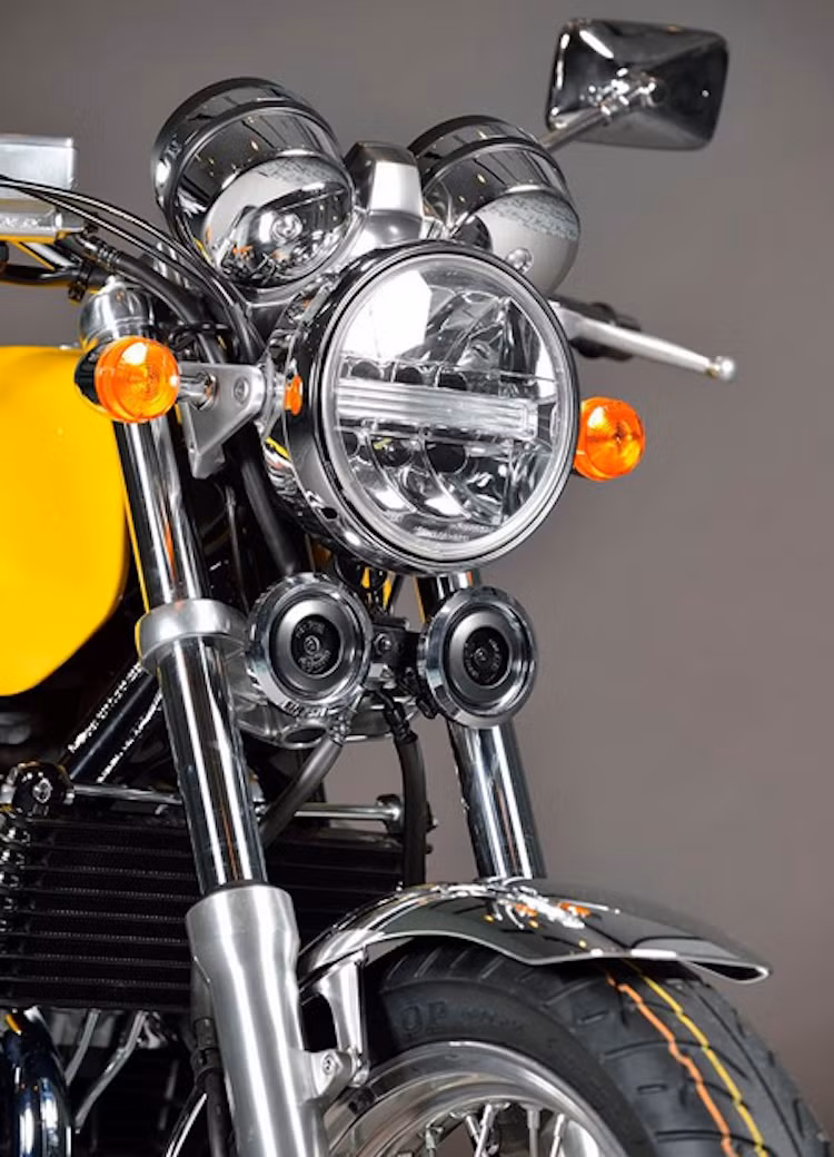 Giống như CB Concept, CB1100 bản nâng cấp sẽ sở hữu đèn pha mới với thiết kế cổ điển nhưng có dải chiếu sáng ban ngày LED.