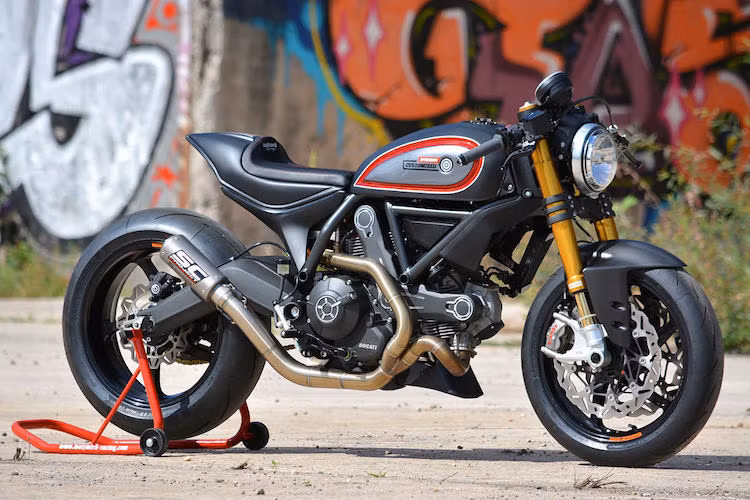 Chiếc Scrambler độ cafe racer đặc biệt này sẽ được trưng bày tại triển lãm Intermot sắp diễn ra ở Đức - tròn 1 năm sau khi Ducati ra mắt Scrambler cũng tại nơi này.