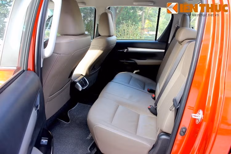 Toyota Hilux 3.0G AT san sang thach thuc moi doi thu-Hinh-7