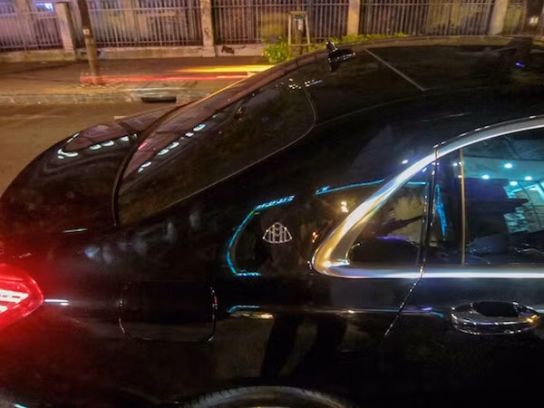Mercedes-Maybach S600 bat ngo lan banh tren pho Viet-Hinh-2