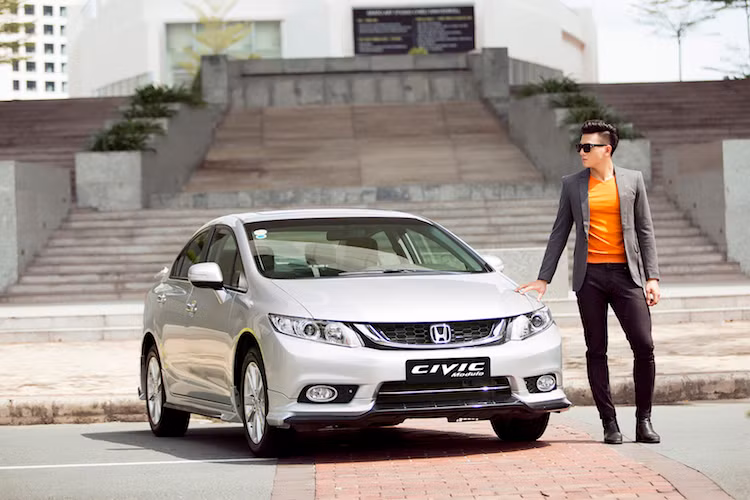 Lê Xuân Tiền được biết đến ở vòng casting “Viet Nam Next Top Model 2015” tại khu vực miền Trung. Tuy không may mắn được vào ngôi nhà chung nhưng Xuân Tiền lại lọt vào "mắt xanh" của NTK Đỗ Mạnh Cường.