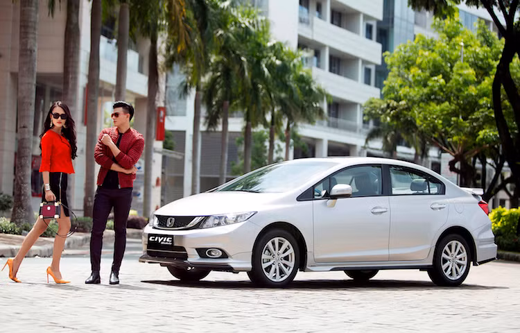 Civic Modulo vẫn thừa hưởng những tính năng đột phá của Civic 2015, đó là hệ thống hiển thị đa thông tin thông minh (i-MID) và hệ thống hỗ trợ lái xe tiết kiệm nhiên liệu ECO Assist.
