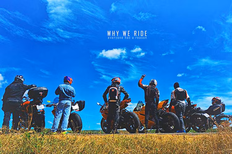 Cuộc thi ảnh "Tôi yêu Ducati" do D.O.C Club (Câu lạc bộ những người sở hữu xe Ducati) miền Bắc tổ chức đã thu hút hàng trăm tín đồ đam mê thương hiệu môtô đến từ nước Ý tham gia với những bức hình đẹp.