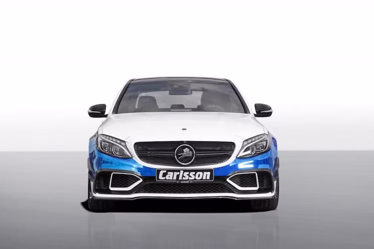 Với sức mạnh trên, chiếc C63 AMG qua bàn tay của Carlsson đã có khả năng tăng tốc từ 0-100 km/h chỉ trong 3,8 giây và đạt tốc độ tối đa hơn 310 km/h.