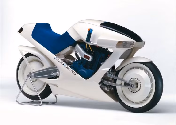 Với chiếc concept Falcorustyco năm 1985, Suzuki cho rằng họ đã tích hợp mọi công nghệ "điên rồ" nhất sẽ xuất hiện trên môtô tương lai. Rất tiếc cho Suzuki khi họ đã dự đoán nhầm, khi tới tận thời điểm bây giờ vẫn chưa có mẫu xe sản xuất hàng loạt nào có phanh điện từ, dẫn động 2 bánh thủy lực và thiết kế không khung như Falcorustyco!
