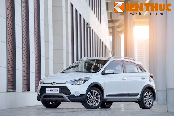 Muon “danh bai” Ford EcoSport, Hyundai i20 Active chot gia 619 trieu
