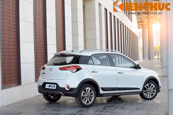 Muon “danh bai” Ford EcoSport, Hyundai i20 Active chot gia 619 trieu-Hinh-6