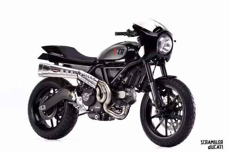 Cuối cùng là chiếc S.C.R - Scrambler Cafe Racer từ phiên bản Urban Enduro, do hãng độ Dr Martini đảm nhiệm.