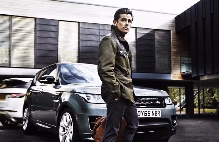 Nó thật phong cách khi được phối cùng Land Rover.