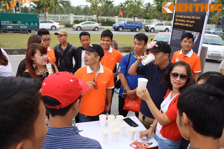 Xen kẽ vào các trò chơi là nhiều hoạt động thú vị khác như giải đấu tennis vào buổi sáng hay tiệc sinh nhật vào buổi tối, khiến những người tham dự sinh nhật lần thứ 9 của Otofun luôn được sống trong một bầu không khí "lễ hội" thực sự.