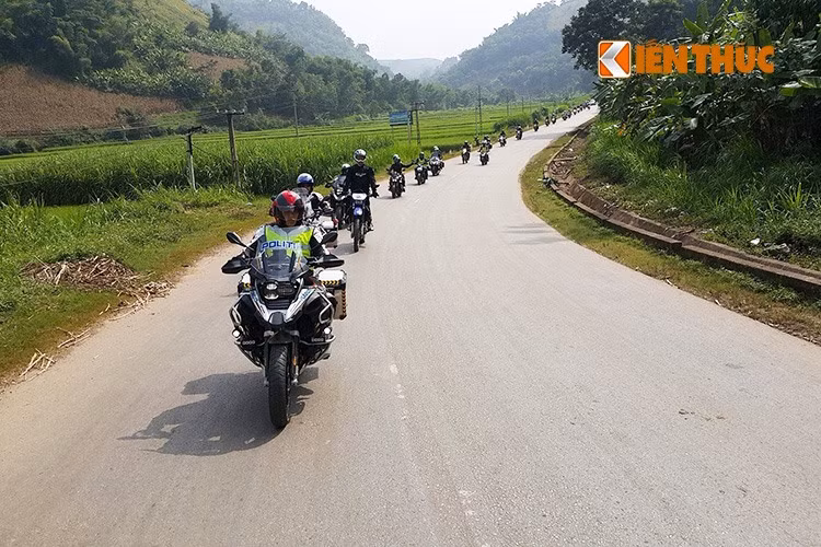 Sau khi Chính phủ mở rộng thi lấy bằng A2, số lượng người sở hữu xe môtô PKL tại Việt Nam đã tăng mạnh, từ đó dẫn tới nhiều hội nhóm chơi xe đã được khác nhau đã được lập ra bởi những bikers đam mê khám phá dải đất tuyệt vời hình chữ S.