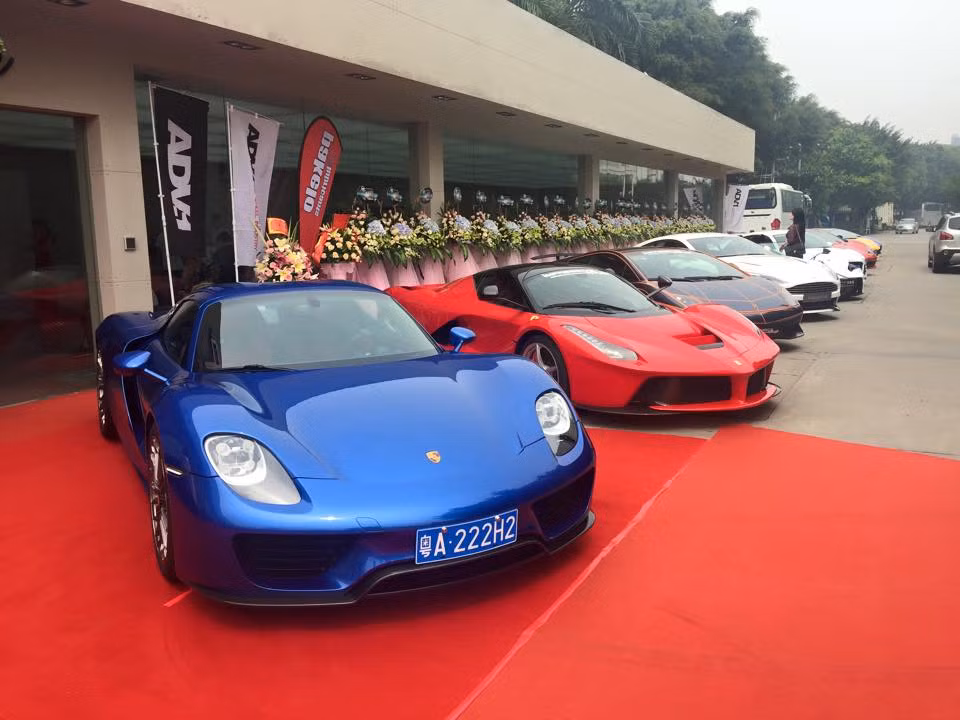 ... Ferrari LaFerrari và McLaren P1.