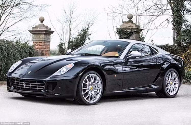Chiếc xe Ferrari thứ 2 trong bộ sưu tập bị tịch thu của Surin là 599 GTB, một mẫu siêu coupe du lịch đường dài (GT).