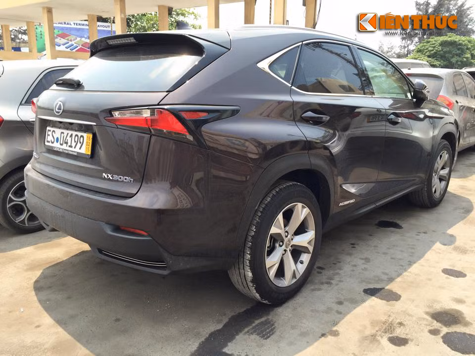 Đèn hậu của xe cũng có thiết kế độc đáo, không giống bất kỳ mẫu xe nào trên thị trường.