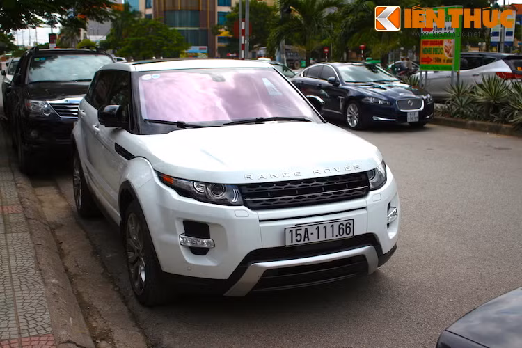 2 dòng xe còn lại là Jaguar XF và Land Rover Evoque bản 5 cửa.