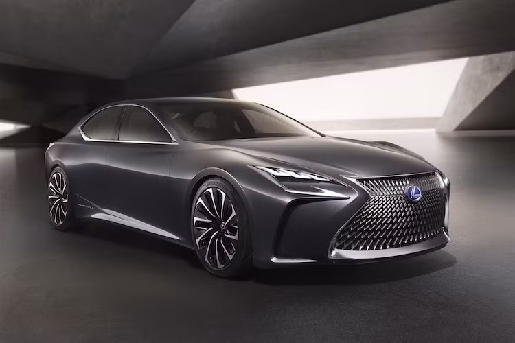 Theo Lexus, LF-FC sẽ đóng vai trò "xem trước" cho thế hệ mới của mẫu xe sang cao cấp nhất LS, dự đoán sẽ được tung ra vào năm sau. Các kích thước dài/rộng/cao của xe lần lượt là 5300, 2000 và 1410 mm.