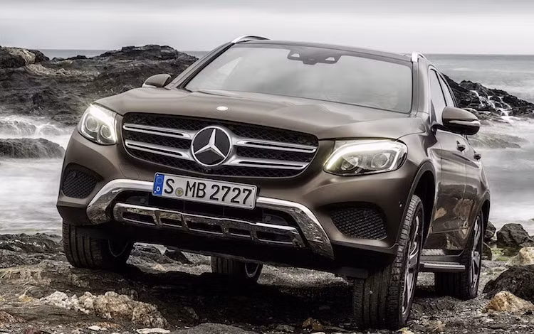 Về động cơ, GLK sẽ được bán ở châu Âu với tổng cộng 3 phiên bản khác nhau: GLC 250 4MATIC, GLC 220 d 4MATIC và GLC 250 d 4MATIC.