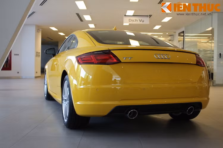 Tại Việt Nam, Audi TT 2.0 TFSI có giá khởi điểm 1,78 tỷ đồng (bao gồm VAT, không bao gồm các tùy chọn). Xe được bảo hành 3 năm không giới hạn số km.
