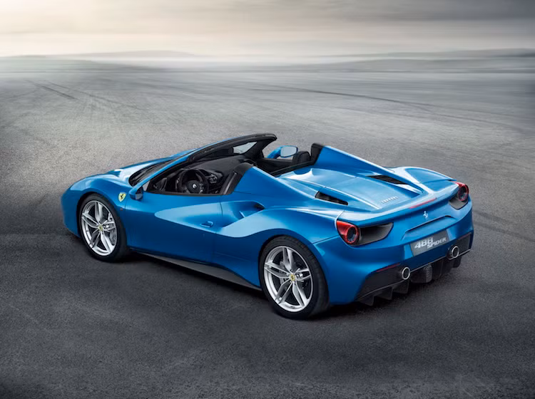 Vừa được Ferrari công bố trực tuyến, có lẽ phải tới triển lãm Frankfurt vào tháng 9 tới 488 Spider mới chính thức xuất hiện trước công chúng.