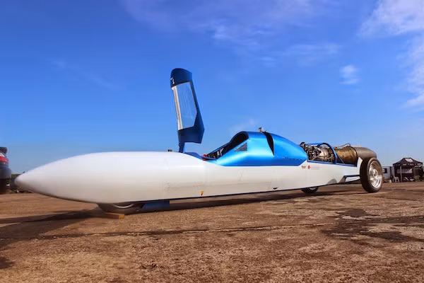 Xe may phan luc tu Anh huong toi ky luc tren 600 km/h