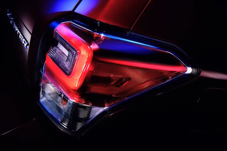 Cũng giống như đèn pha, đèn hậu cũng đã được nâng cấp với công nghệ ánh sáng LED.