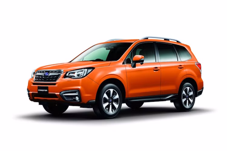 Phiên bản mới nhất của mẫu crossover Subaru Forester chỉ được thay đổi nhẹ ở bên ngoài. Cụ thể hơn, lưới tản nhiệt của xe đã được thiết kế lại, đồng thời cản trước có phần dưới thay đổi chút ít.