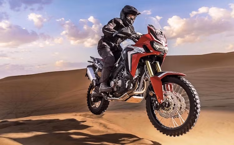 Bên cạnh hộp số côn tay bình thường, Honda còn đưa ra thêm phiên bản với hộp số ly hợp kép hiện đại.