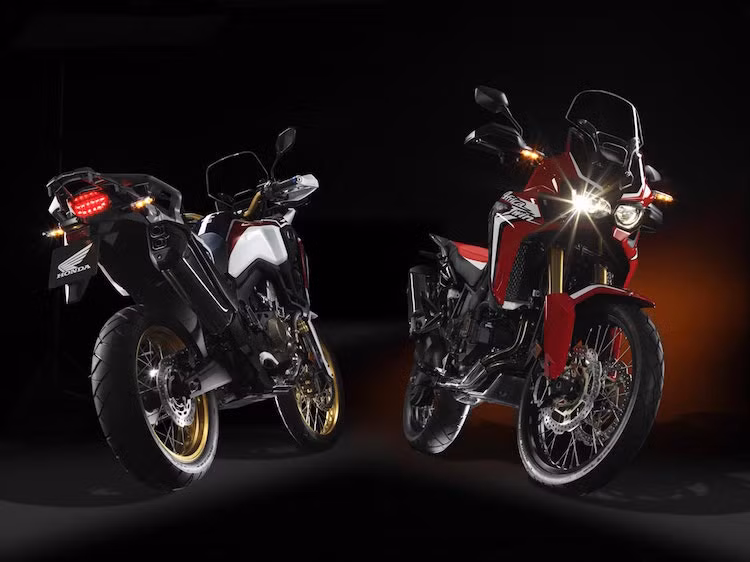 Trên CRF1000L, Honda đã trang bị cho xe động cơ 2 xi-lanh thẳng hàng 1000cc hoàn toàn mới, với công suất tối đa 94 mã lực và mô-men xoắn cực đại 98 Nm.