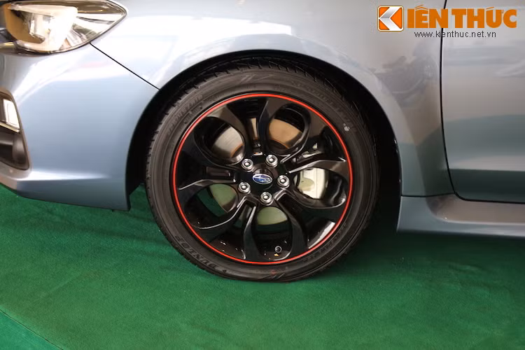 Mang phong cách thể thao, Subaru đã đưa ra 2 lựa chọn mâm đúc 5 cánh kép với thiết kế khác nhau cho Levorg tại Việt Nam, với màu đen viền chỉ đỏ hoặc kết hợp giữa tông đen- kim loại phay bóng.