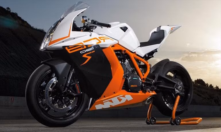 RC8 1190 được trang bị động cơ V-Twin DOHC 1195 cc cùng hộp số 6 cấp.