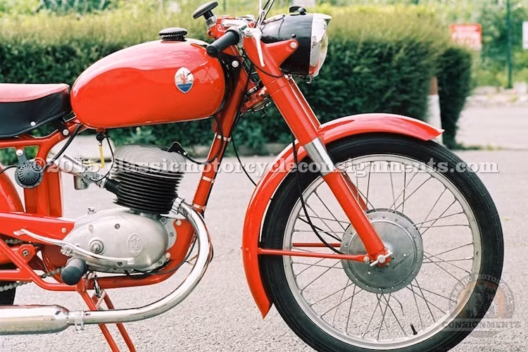 Fabbrica Candele Accumulatori Maserati S.p.A. - Nhà máy sản xuất phụ tùng xe máy Maserati, hoạt động từ 1947 tới 1960 đã ừng đồng thời sản xuất ra những chiếc xe đạp máy và xe máy, dung tích từ 50 tới 250 cc.