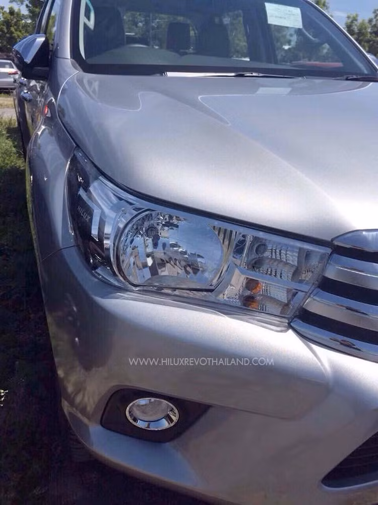 Phiên bản màu bạc này là sẽ không được trang bị đèn pha LED.