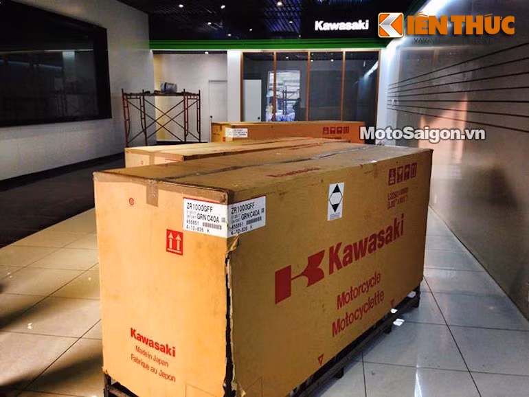 Những lô xe đầu tiên đã về tới showroom gồm Z1000, ZX-10R bản Châu Âu, Ninja 300 v.v...