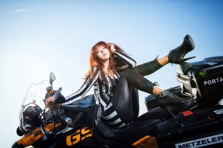 Thay vì động cơ flat twin như R1200GS, cỗ máy được BMW lắp đặt trên F800GS cũng có 2 xi-lanh, nhưng các xi-lanh được bố trí đứng, thẳng hàng theo truyền thống.