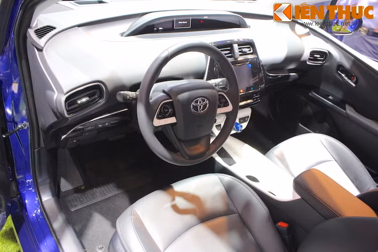Nhờ có việc sử dụng chassis mới, nội thất của xe đã được nới rộng đáng kể so với thế hệ trước đây.