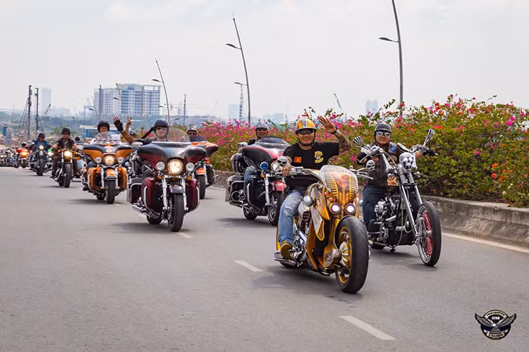 Cùng với các hội chơi Harley tự do khác như Hanoi Free Chapter, họ chịu trách nhiệm phối hợp cùng tổ chức Free Chapter toàn cầu cho việc xây dựng và phát triển sân chơi đầy cá tính này.