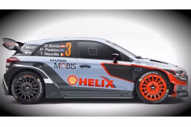 Dựa trên thân xe của i20 thường nhưng i20 WRC có bộ widebody hoàn toàn mới với thiết kế khác biệt tuân thủ theo tiêu chuẩn giải WRC, cùng với mâm lớn hơn và cánh đuôi phía sau.