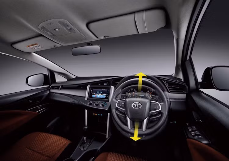 Bên trong nội thất, Innova mới cũng hoàn toàn khác biệt, đẹp mắt hơn, cao cấp và nhiều tiện nghi hơn hẳn bản cũ.