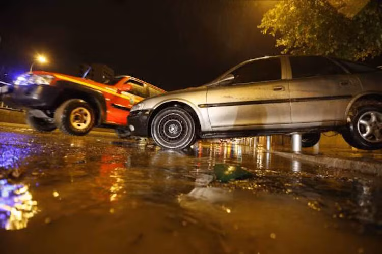 Theo trực thăng tuần tra quan sát, đã có ít nhất 27.000 ngôi nhà rơi vào cảnh mất điện vào sáng ngày 4/10.