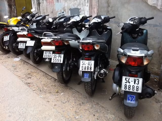 Nhiều người thậm chí còn có thể trả rất nhiều tiền để có thể sở hữu được chiếc xe với biển số "độc" từ chủ khác.