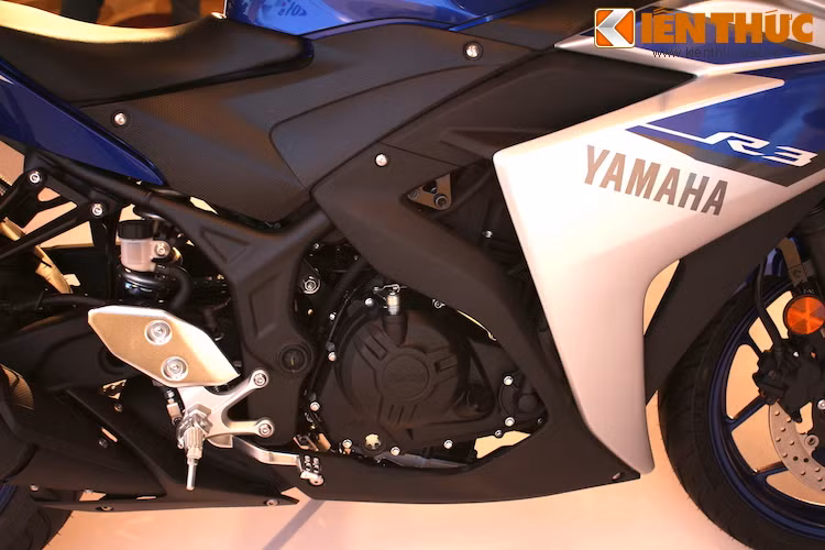 R3 được trang bị động cơ 4 thì, 2 xi-lanh DOHC làm mát bằng dung dịch, với dung tích 321 cc. Công suất tối đa của động cơ đạt 42 mã lực. Theo Yamaha, động cơ trên R3 mạnh tương đương với một số mẫu xe 400 cc.