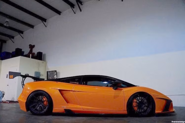 Theo chủ xe cho biết, đây là bộ bodykit Super Veloce SVR-G duy nhất tại Mỹ, làm hoàn toàn bằng sợi carbon và cũng chỉ được sản xuất với số lượng rất nhỏ trên toàn Thế giới.