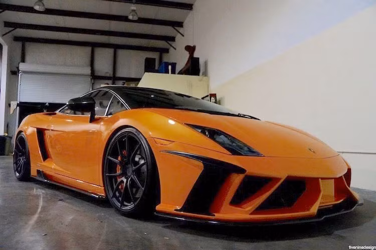 Về hệ động lực, chiếc Gallardo LP560-4 này hoàn toàn được giữ nguyên bản và ở trong tình trạng rất tốt. Thậm chí cả phanh và các lá côn cũng gần như mới và không bị mòn.