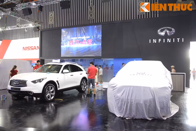 Ngay bên cạnh khu trưng bày của Nissan là gian hàng của thương hiệu hạng sang Infiniti cùng tập đoàn. Có vẻ như Infiniti cũng không đem tới mẫu xe hoàn toàn mới nào tới VMS 2015.