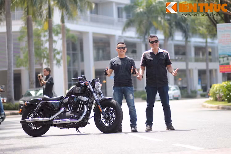 Giải thưởng hàng tháng (từ tháng 10/2015 đến tháng 12/2015): hàng tháng, 6 người chiến thắng sẽ được nhận mỗi người một giải thưởng gồm bộ đồ bảo hộ của Harley-Davidson gồm: một áo khoác da, một áo thể thao, một món đồ bảo hộ và một phụ kiện tùy chọn.