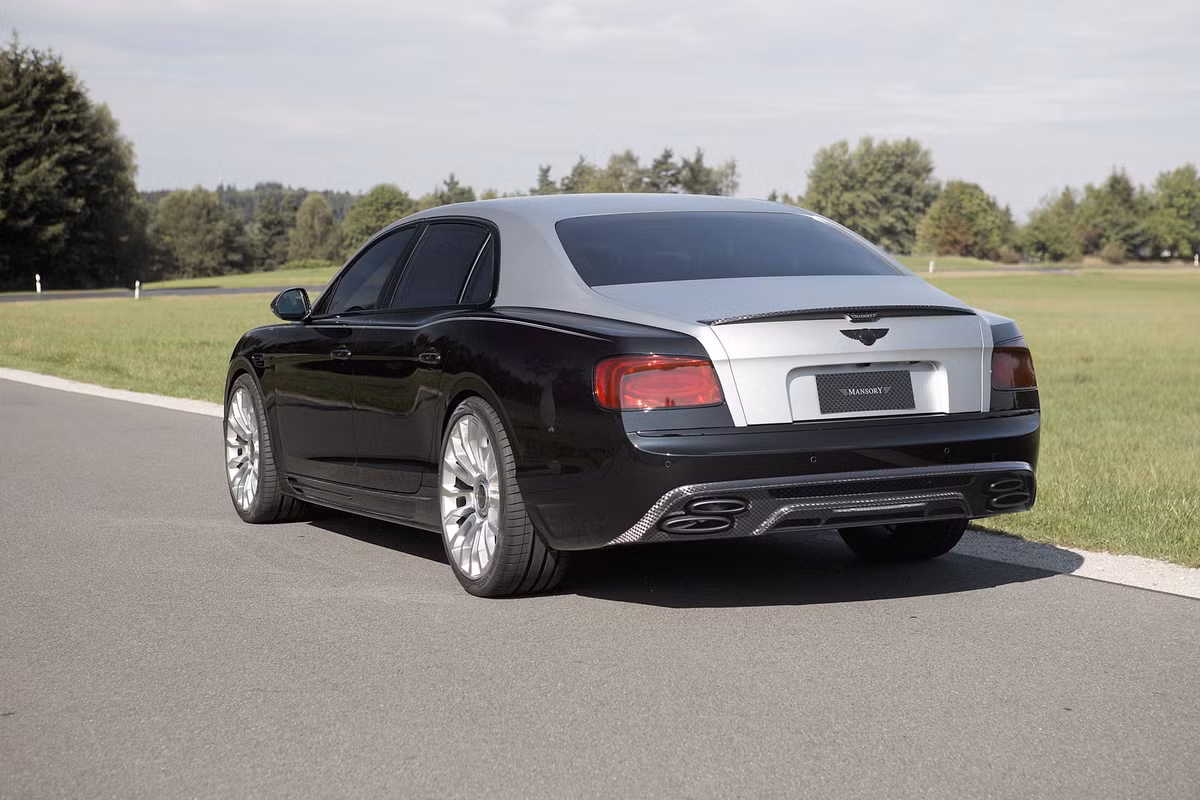 Đối với tiêu chuẩn của Mansory, khối động cơ W12 tăng áp kép nguyên bản của Flying Spur vẫn là quá yếu, chính vì vậy hãng đã nâng cấp công suất lên tới 887 mã lực và mô men xoắn "khổng lồ" 1100 Nm.